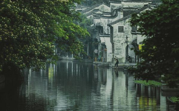 矛盾升级,武装对峙!美议员呼吁“红蓝州”进行“国家离婚”